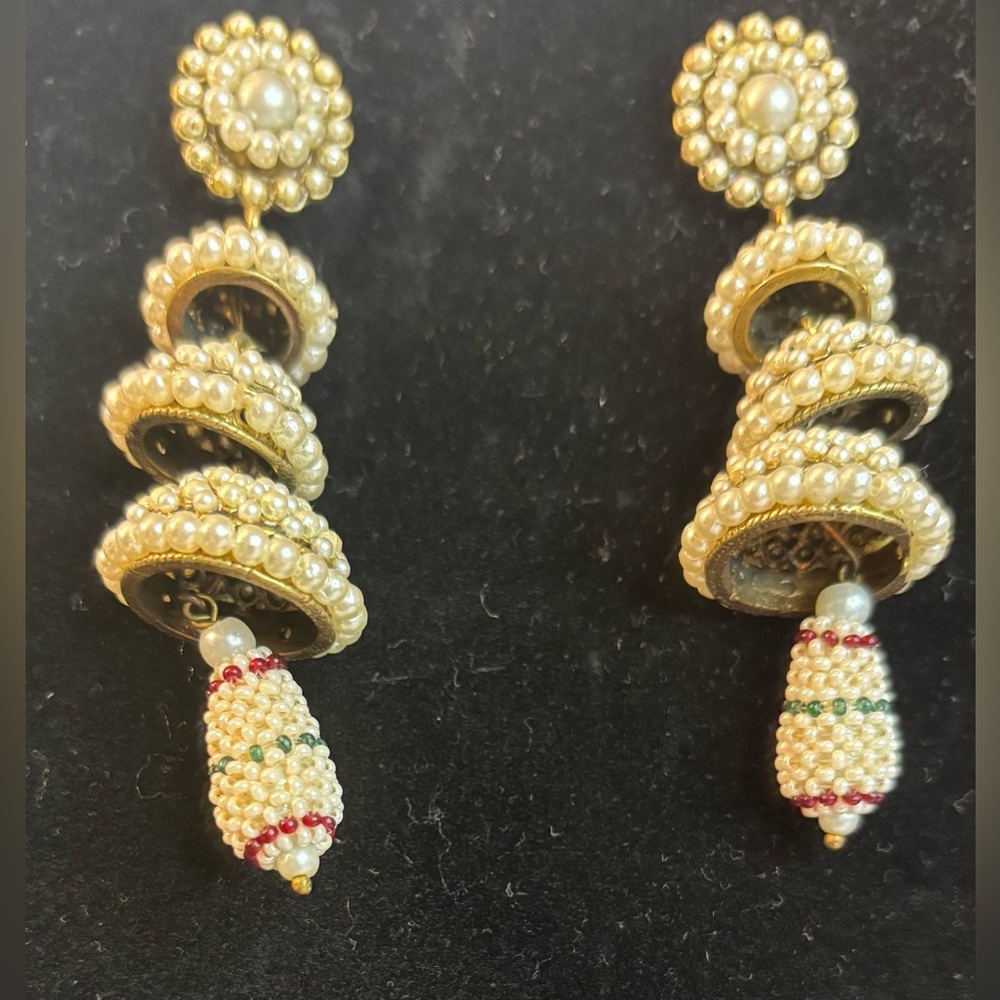 Elegant Gold and Pearl Dangle Earrings.